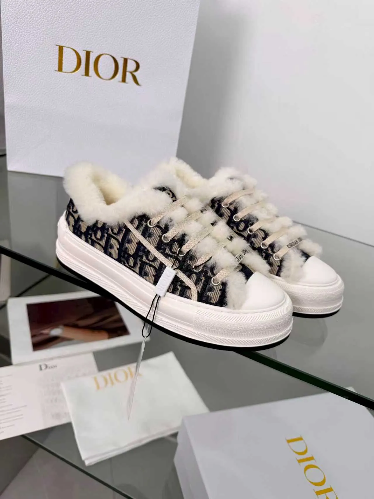 Men's men's shoes pP540! 𝐃𝐈𝐎𝐑 𝐖𝐚𝐥𝐤'𝐧 Dior Presbyopia Embroidery Wool Thick Sole Canvas Shoes Casual Sneakers (Half Flop) These Walk'n'Dior thick sole sneakers are a fashionable piece that elevates the collection. Oblique printed cotton embroidered upper with comfortable platform sole, tongue and Christian Dior Paris signature laces. Bottom thickness 4.5CM Size: Women's 35-41